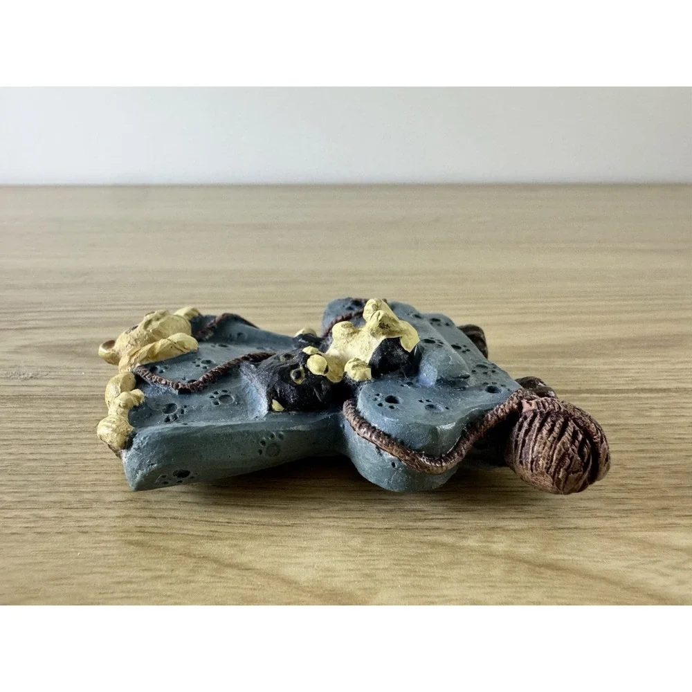 Cat Mouse Armchair Refrigerator Magnet Resin Kitty Yarn Paw Print Figurine